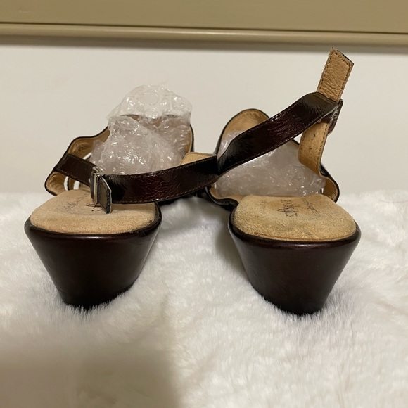 Soft spots Patent leather sandals - Picture 7 of 9